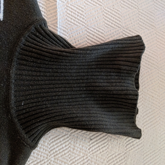 Edgy timeless star turtleneck small - Picture 7 of 9